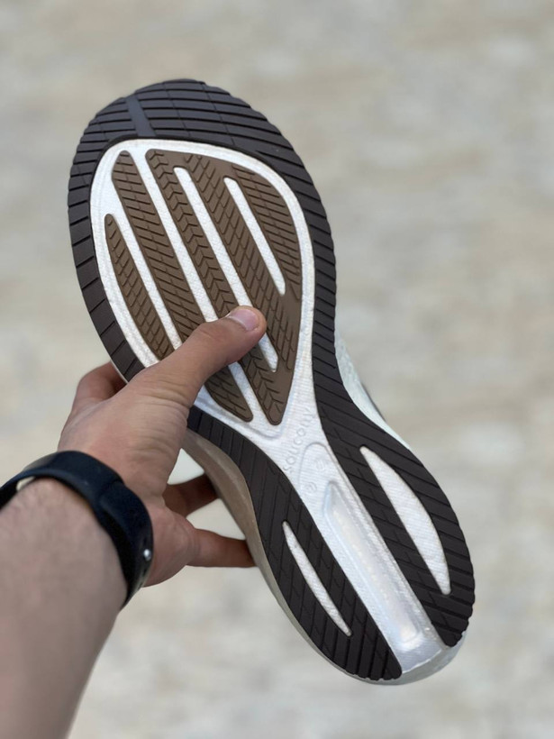 کتونی ساکونی اسپرت وارداتی ویتنام سایز ۴۰ تا ۴۵ تنوع در ۳رنگ saucony vietnam