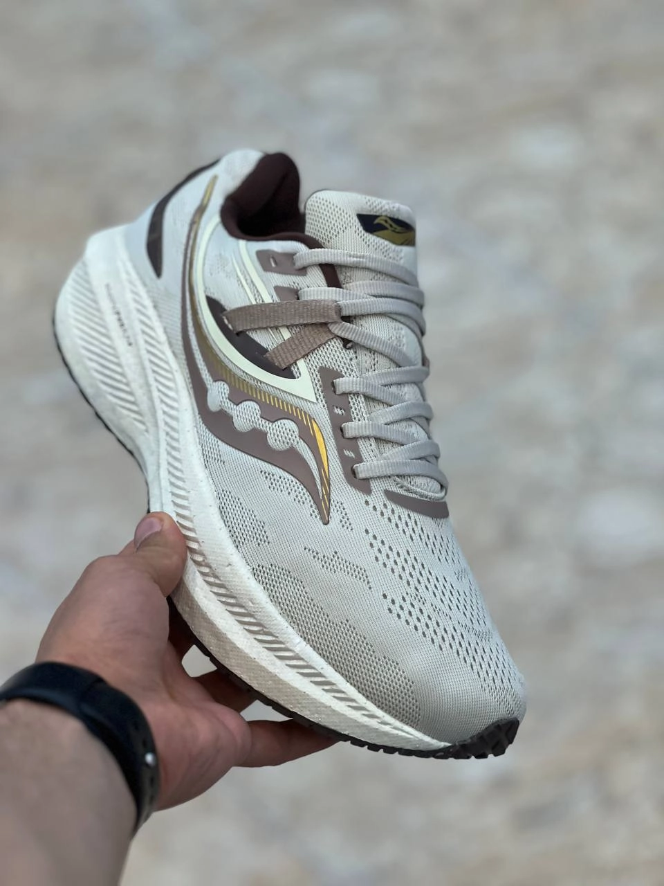 کتونی ساکونی اسپرت وارداتی ویتنام سایز ۴۰ تا ۴۵ تنوع در ۳رنگ saucony vietnam