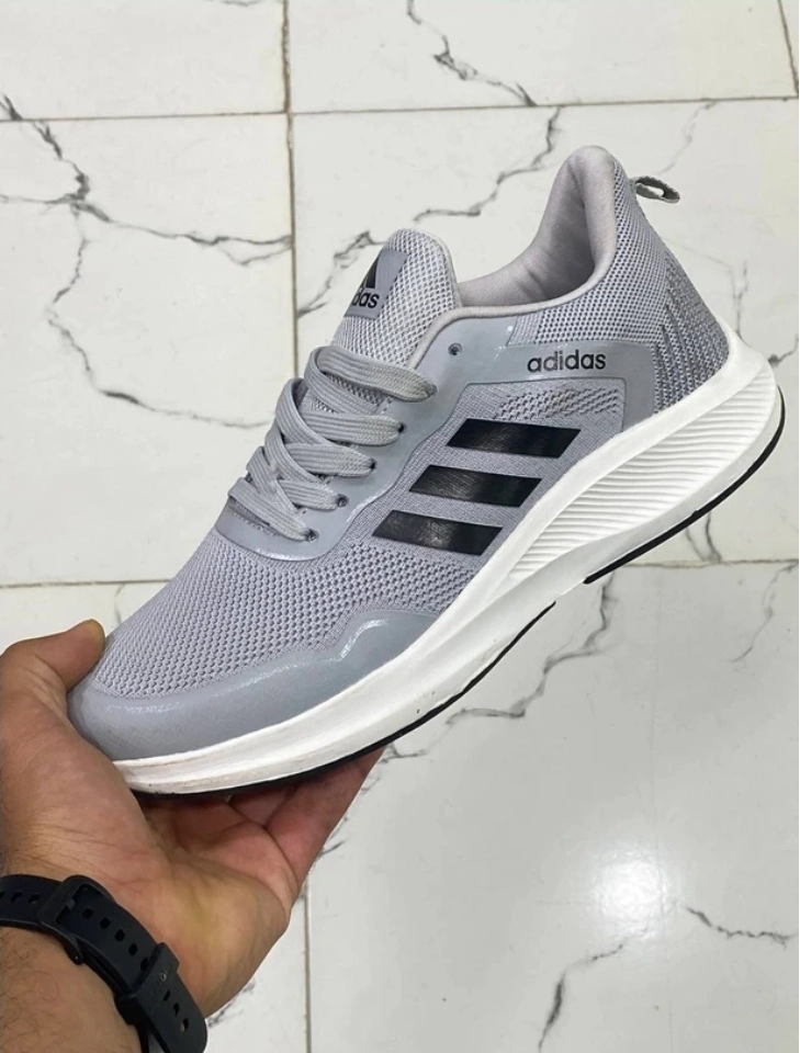 کتونی ادیداس وارداتی ویتنام سایز ۴۰ تا ۴۵ تنوع در ۲ رنگ جذاب adidas