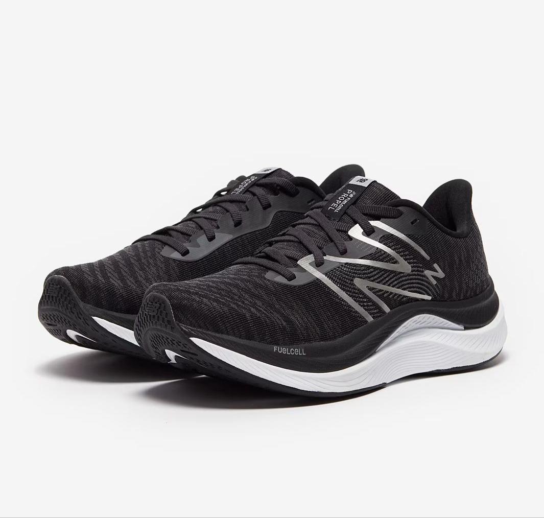 کتونی نیوبالانس وارداتی ویتنام سایز ۴۰ تا ۴۵ تنوع در ۴ رنگ جذاب . New balance fuelcell propel v4
