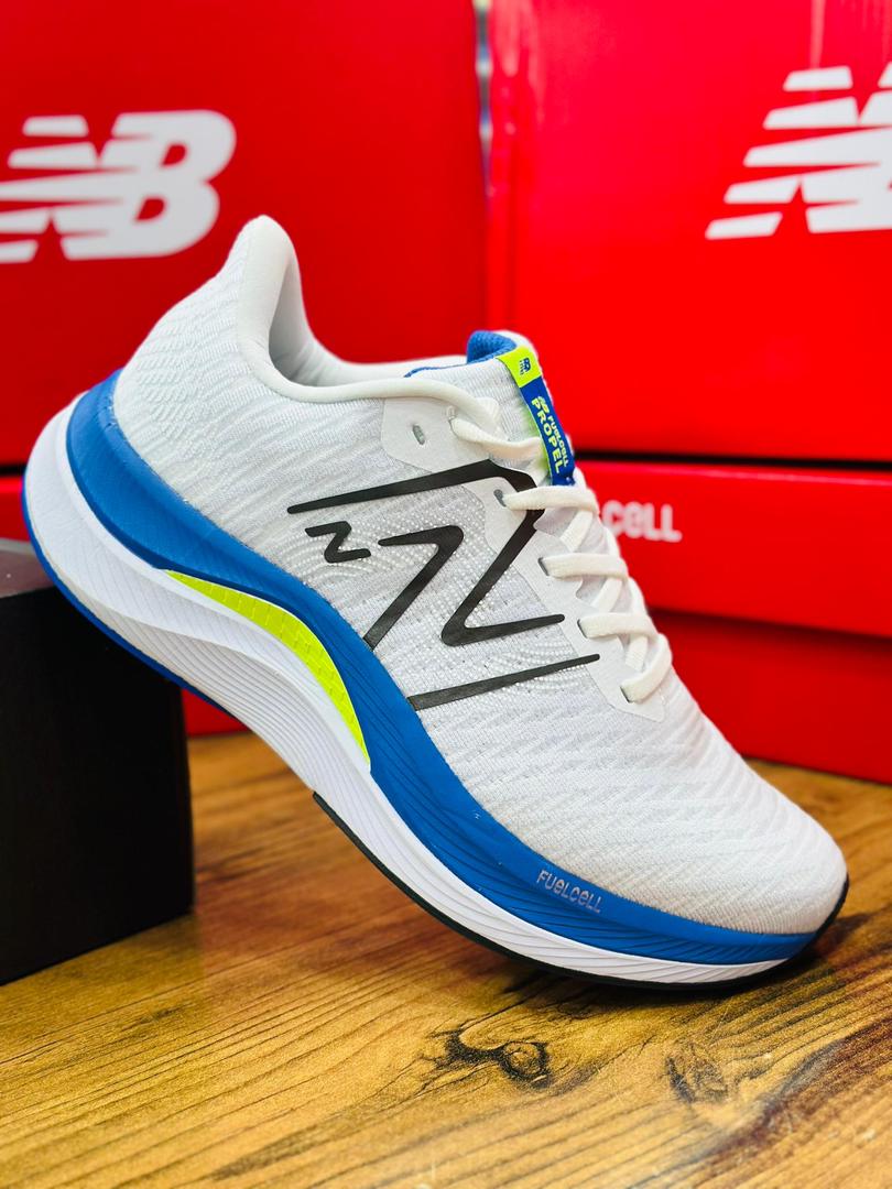 کتونی نیوبالانس وارداتی ویتنام سایز ۴۰ تا ۴۵ تنوع در ۴ رنگ جذاب . New balance fuelcell propel v4