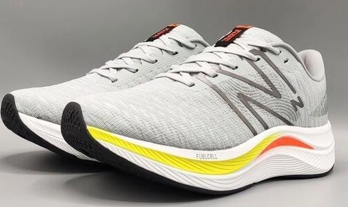 کتونی نیوبالانس وارداتی ویتنام سایز ۴۰ تا ۴۵ تنوع در ۴ رنگ جذاب . New balance fuelcell propel v4