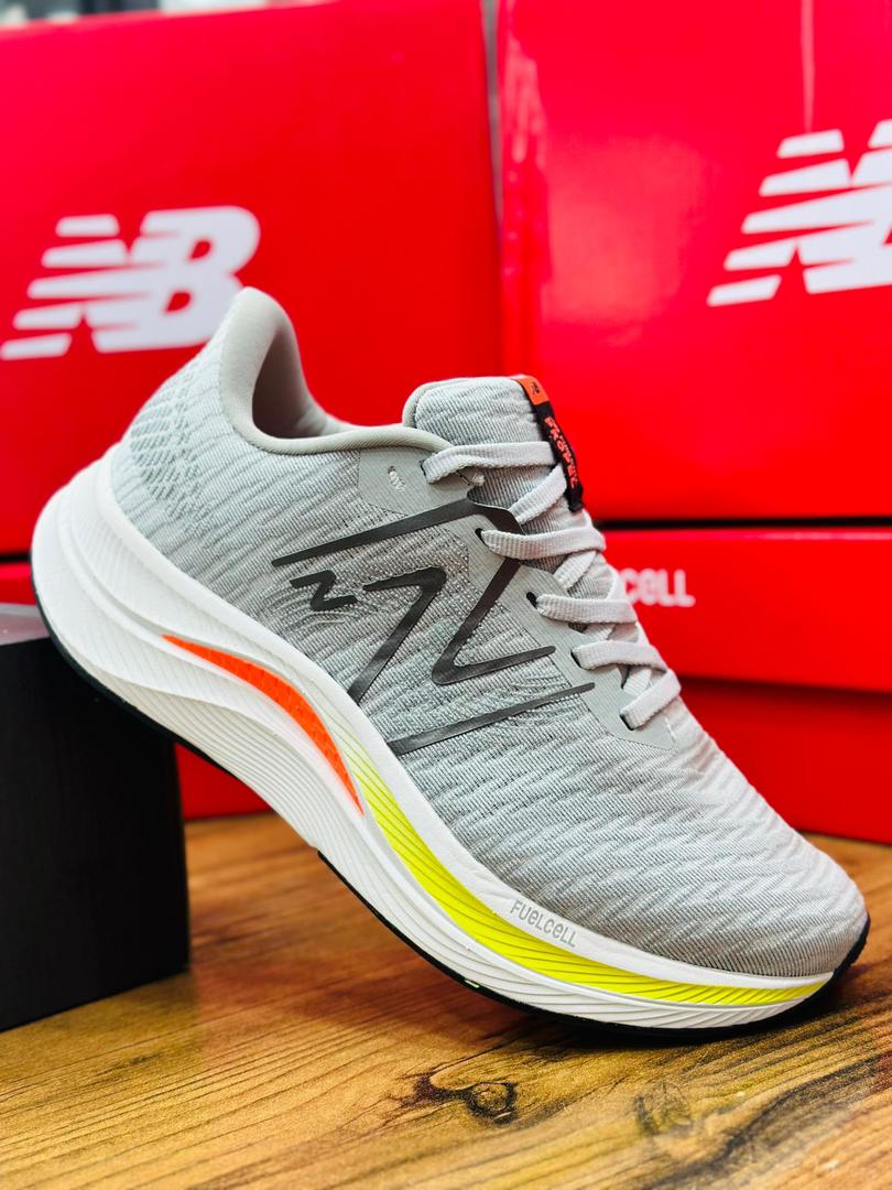 کتونی نیوبالانس وارداتی ویتنام سایز ۴۰ تا ۴۵ تنوع در ۴ رنگ جذاب . New balance fuelcell propel v4