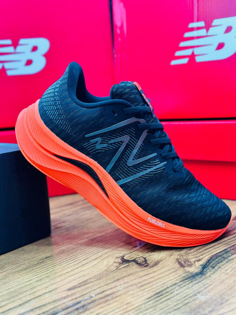 کتونی نیوبالانس وارداتی ویتنام سایز ۴۰ تا ۴۵ تنوع در ۴ رنگ جذاب . New balance fuelcell propel v4