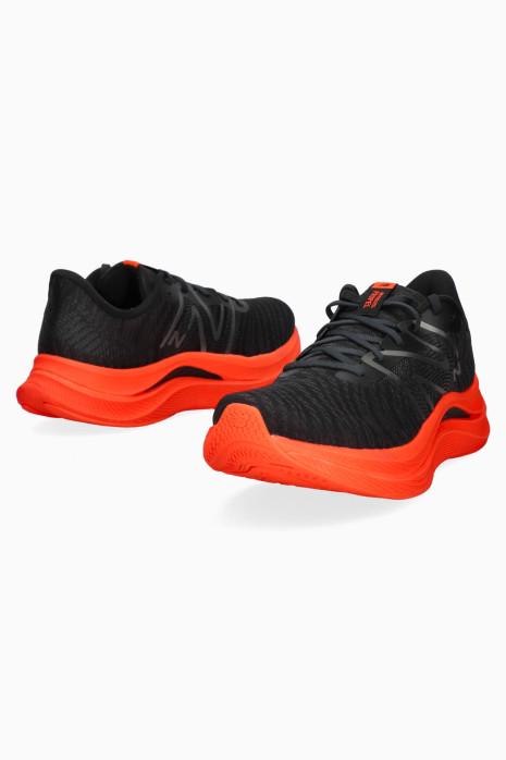 کتونی نیوبالانس وارداتی ویتنام سایز ۴۰ تا ۴۵ تنوع در ۴ رنگ جذاب . New balance fuelcell propel v4