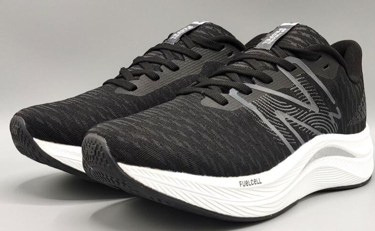 کتونی نیوبالانس وارداتی ویتنام سایز ۴۰ تا ۴۵ تنوع در ۴ رنگ جذاب . New balance fuelcell propel v4