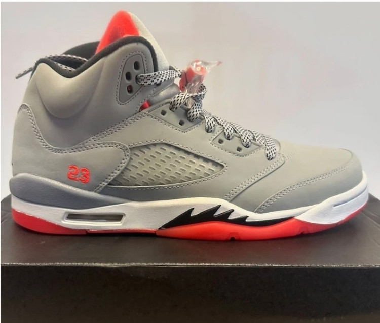 کتونی نایک ایرجردن ویتنام وارداتی سایز ۴۰ تا ۴۵ تنوع در ۶ رنگ جذاب nike Air jordan retro