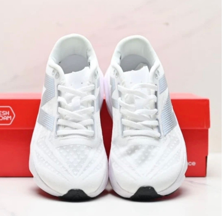 کتونی نیوبالانس ست اسپرت وارداتی ویتنام سایز 40 تا ۴۵تنوع در ۴ رنگ جذاب new balance Elite 74