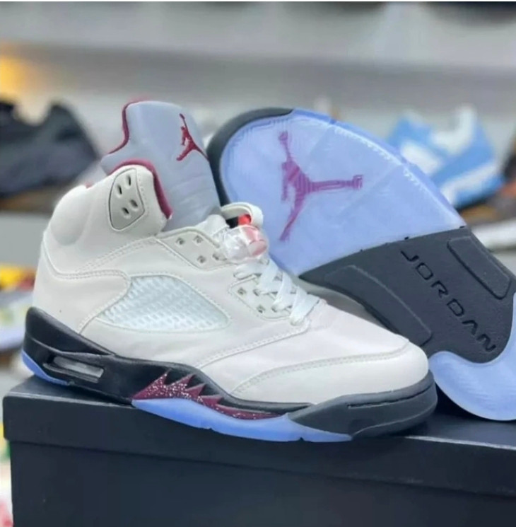کتونی نایک ایرجردن ویتنام وارداتی سایز ۴۰ تا ۴۵ تنوع در ۶ رنگ جذاب nike Air jordan retro
