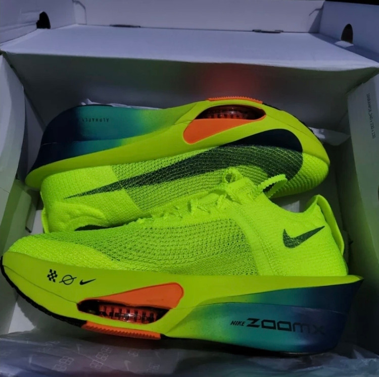 کتونی نایک ایرزوم آلفا وارداتی ویتنام سایز ۴۰ تا ۴۵ nike air zoom alpha fly