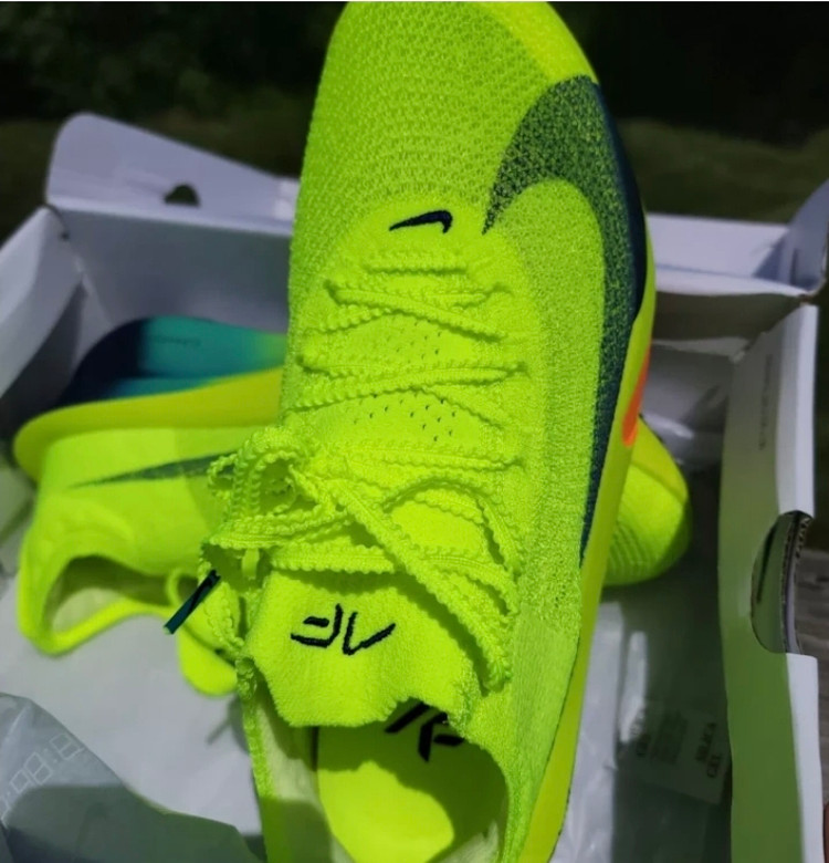 کتونی نایک ایرزوم آلفا وارداتی ویتنام سایز ۴۰ تا ۴۵ nike air zoom alpha fly