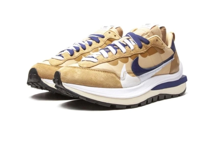 کتونی نایک ایکس سایز ۴۰تا ۴۵ تنوع در ۲ رنگ جذاب Nike x sacail vaporwaflle sail
