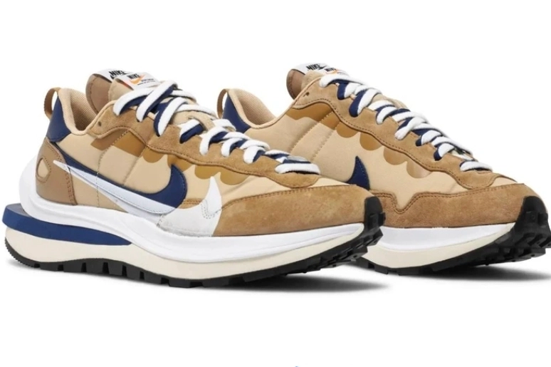 کتونی نایک ایکس سایز ۴۰تا ۴۵ تنوع در ۲ رنگ جذاب Nike x sacail vaporwaflle sail