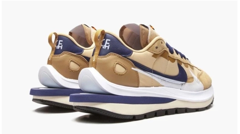 کتونی نایک ایکس سایز ۴۰تا ۴۵ تنوع در ۲ رنگ جذاب Nike x sacail vaporwaflle sail