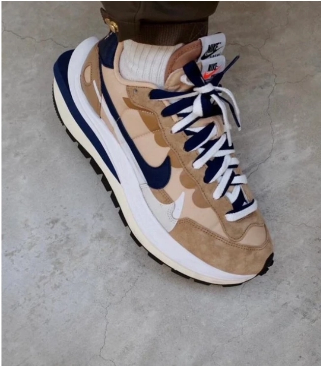 کتونی نایک ایکس سایز ۴۰تا ۴۵ تنوع در ۲ رنگ جذاب Nike x sacail vaporwaflle sail