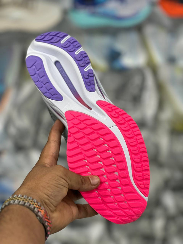 کتونی میزانو وارداتی ویتنام سایز ۴۰ تا ۴۵ تنوع در ۴ رنگ جذاب mizuno vietnam