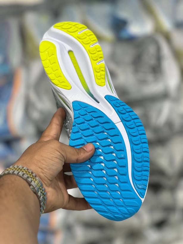 کتونی میزانو وارداتی ویتنام سایز ۴۰ تا ۴۵ تنوع در ۴ رنگ جذاب mizuno vietnam