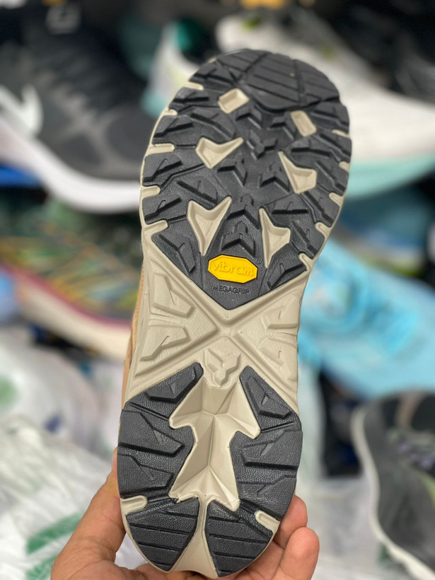 کتونی هوکا وارداتی ویتنام مستر کوالیتی A سایز ۴۰ تا۴۵ تنوع در ۴ رنگ جذاب hoka one one kaha 2 low GTX vietnam
