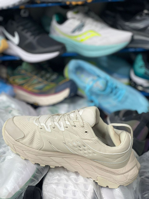 کتونی هوکا وارداتی ویتنام مستر کوالیتی A سایز ۴۰ تا۴۵ تنوع در ۴ رنگ جذاب hoka one one kaha 2 low GTX vietnam