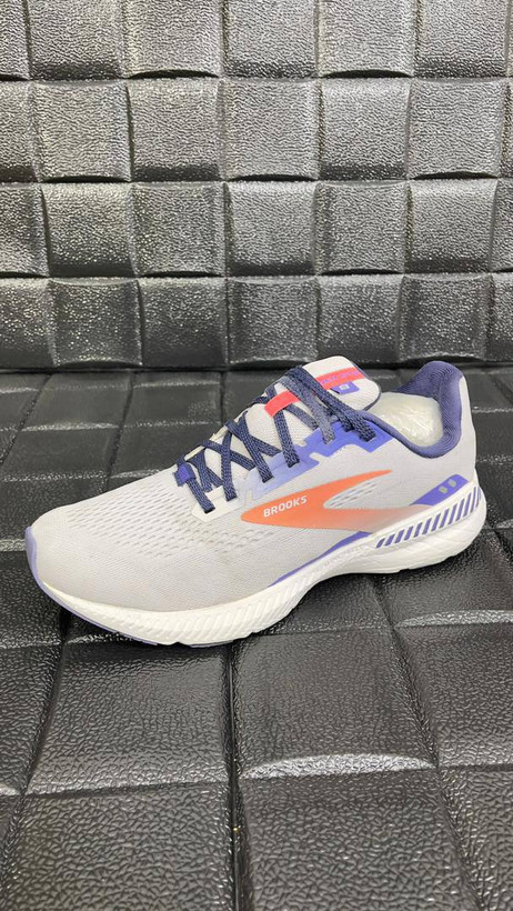 کتونی برند بروکس استوک اروپایی تاناکورا در حد سایز ۴۰ فروش به ضمانت اورجینال ،brooks launch GTS8