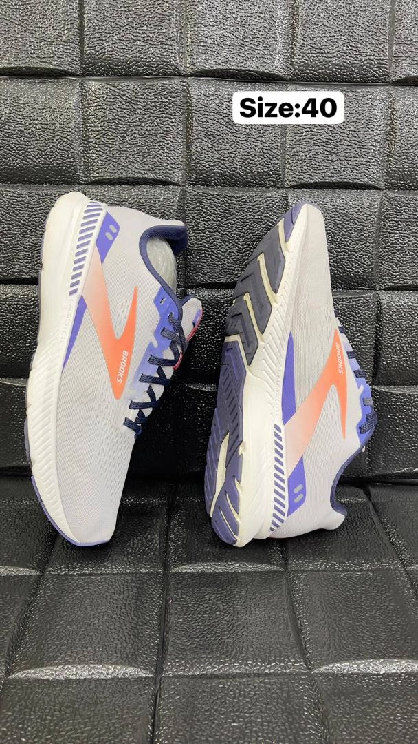 کتونی برند بروکس استوک اروپایی تاناکورا در حد سایز ۴۰ فروش به ضمانت اورجینال ،brooks launch GTS8