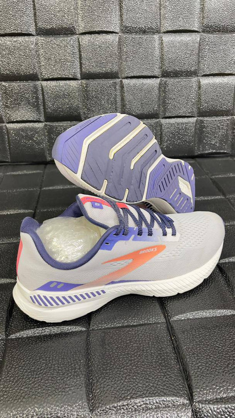 کتونی برند بروکس استوک اروپایی تاناکورا در حد سایز ۴۰ فروش به ضمانت اورجینال ،brooks launch GTS8
