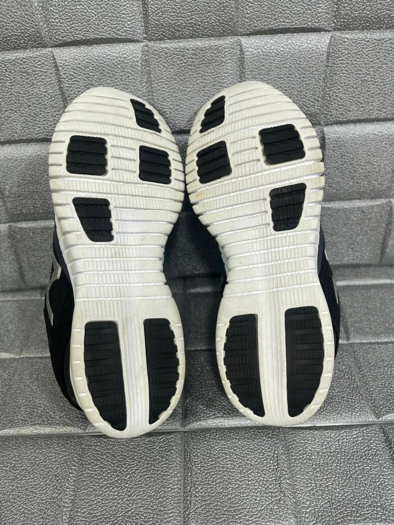 کتونی نیوبالانس رانینگ استوک اروپایی تاناکورا در حد سایز ۴۵ فروش به ضمانت اورجینال newbalance