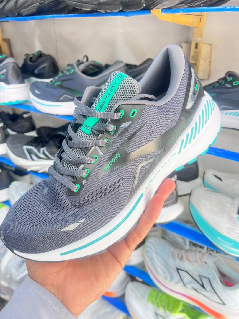 کتونی بروکس آدرنالین جی تی اس ۲۳ وارداتی ویتنام سایز 40 تا45. Brooks adrenaline GTS 23