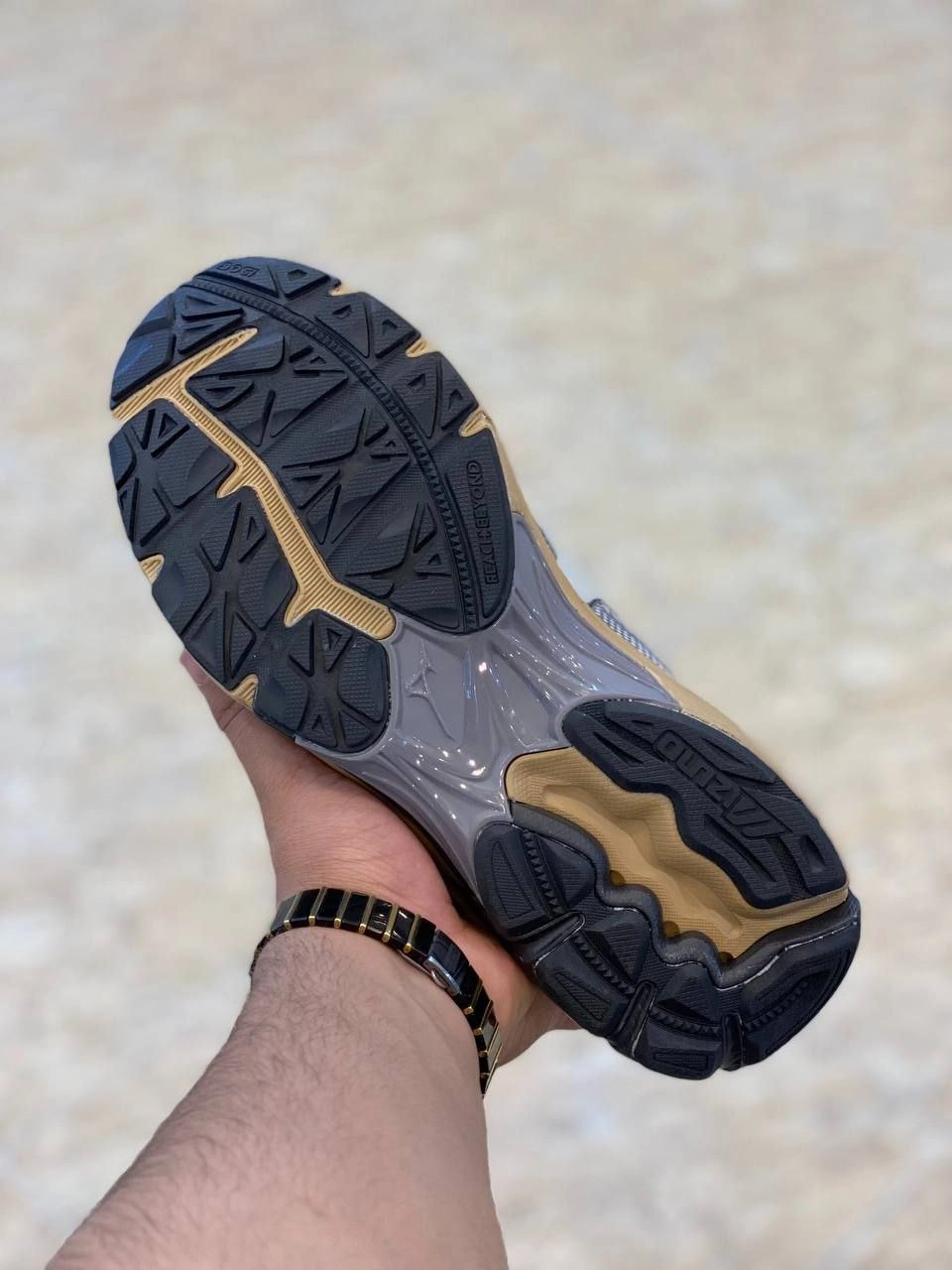 کتونی میزانو وارداتی ویتنام مستر کوالیتی aپایین ترین قیمت در ایران . سایز ۴۰ تا ۴۵.mizuno halo mix vietnam