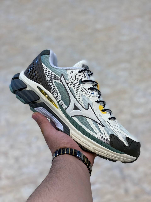 کتونی میزانو وارداتی ویتنام مستر کوالیتی aپایین ترین قیمت در ایران . سایز ۴۰ تا ۴۵.mizuno halo mix vietnam
