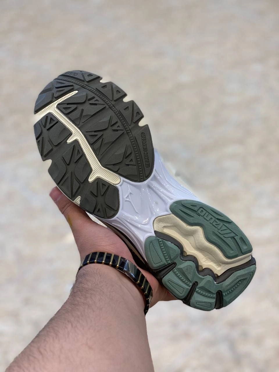 کتونی میزانو وارداتی ویتنام مستر کوالیتی aپایین ترین قیمت در ایران . سایز ۴۰ تا ۴۵.mizuno halo mix vietnam