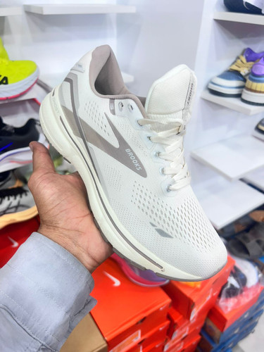 کتونی بروکس گوست ۱۵ وارداتی ویتنام سایز۴۰ تا۴۵ brooks ghost 15