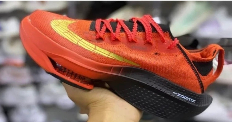 کتونی نایک ایر زوم آلفا مستر کوالیتی a ، وارداتی ویتنام سایز ۴۰ تا ۴۵ . Nike air zoom alphafly vietnam