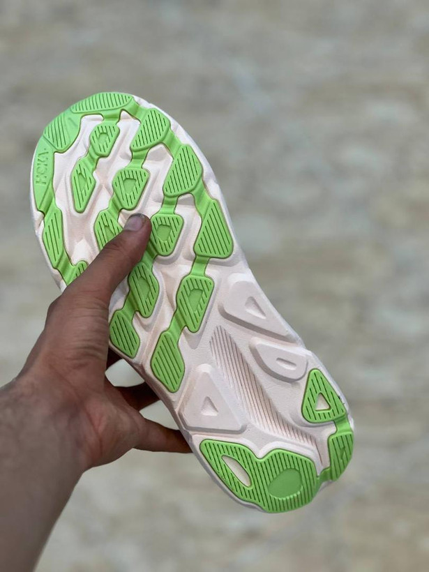 کتونی هوکا کلیفتون ۹ ویتنام وارداتی سایز ۴۰ تا ۴۵ ،تنوع در ۸ رنگ جذاب hoka clifton 9