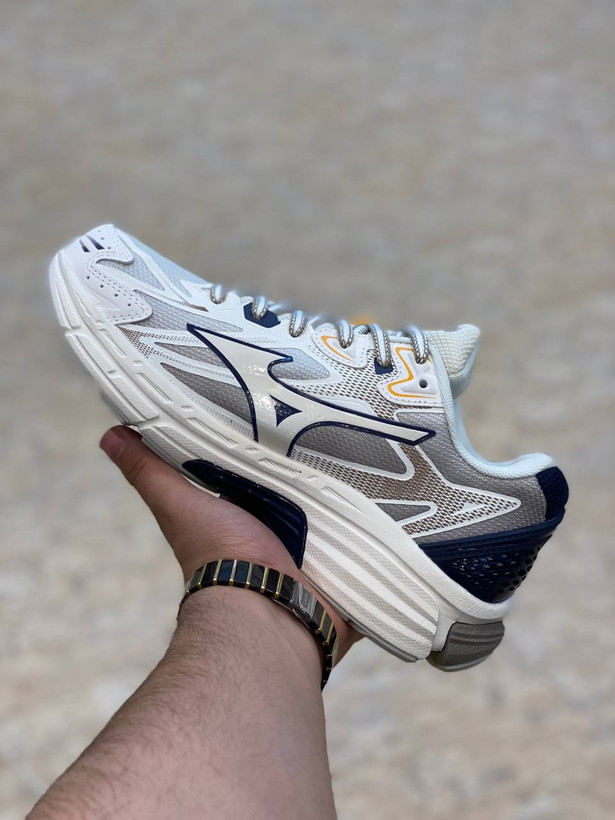 کتونی میزانو ساخت ویتنام مستر کوالیتی Aپایین ترین قیمت در ایران . سایز ۴۰ تا ۴۵.mizuno halo mix vietnam