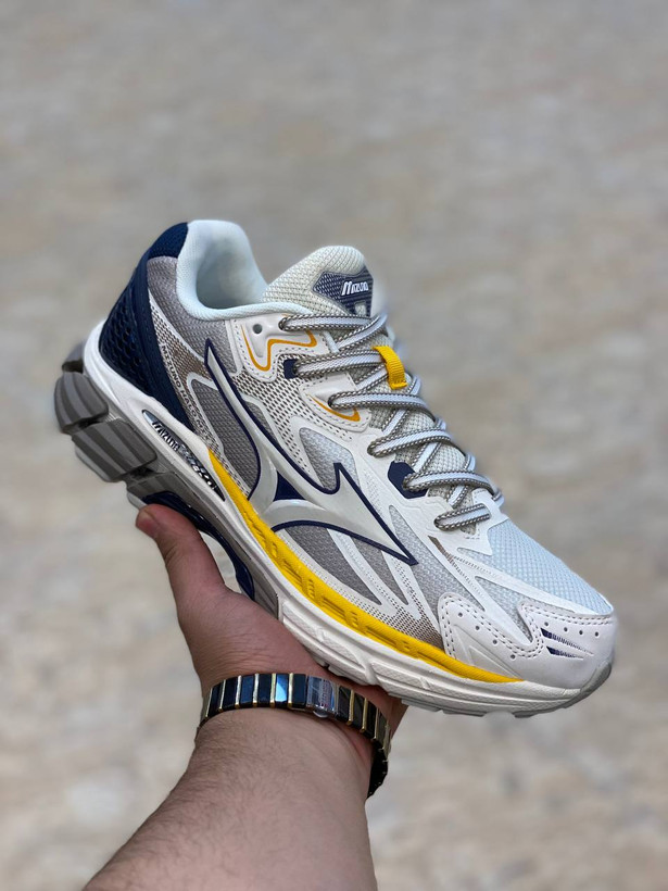 کتونی میزانو ساخت ویتنام مستر کوالیتی Aپایین ترین قیمت در ایران . سایز ۴۰ تا ۴۵.mizuno halo mix vietnam