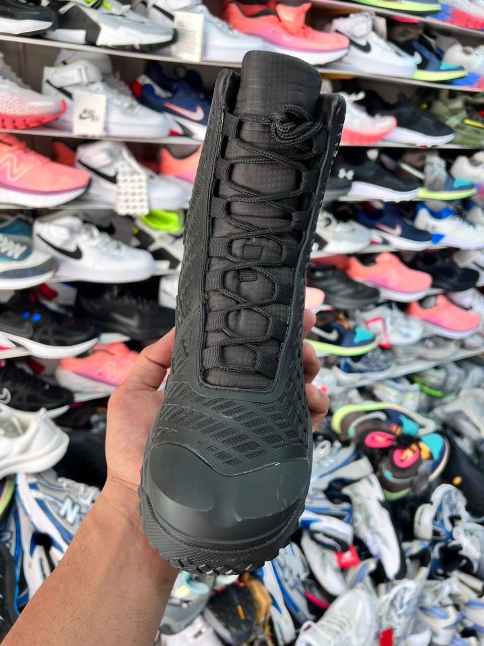 کتونی اندرارمور گورتکس ویبرام سایز ۴۰ تا ۴۴ وارداتی ویتنام . تنوع در ۳ رنگ جذاب .underarmour