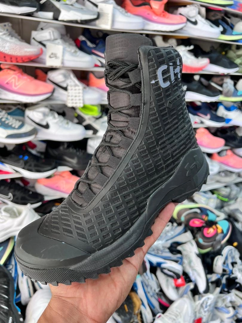 کتونی اندرارمور گورتکس ویبرام سایز ۴۰ تا ۴۴ وارداتی ویتنام . تنوع در ۳ رنگ جذاب .underarmour