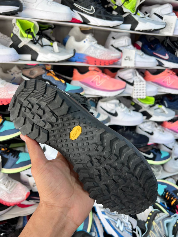 کتونی اندرارمور گورتکس ویبرام سایز ۴۰ تا ۴۴ وارداتی ویتنام . تنوع در ۳ رنگ جذاب .underarmour