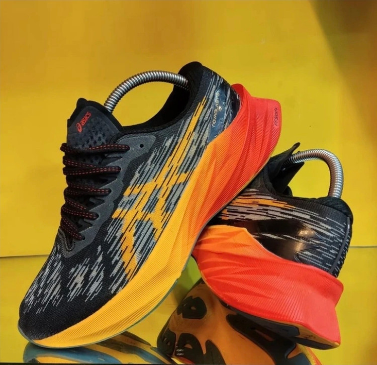 کتونی اسیکس نوابلاست/ ۳Asics Nova Blast 3/سایز ۴۰ تا ۴۵ /فروش بصورت عمده و تک /ضمانت کالا