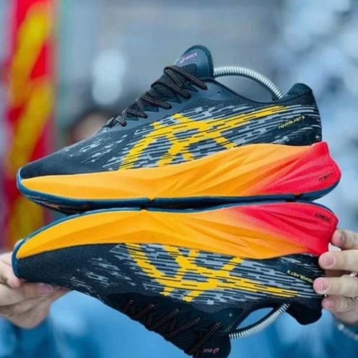 کتونی اسیکس نوابلاست/ ۳Asics Nova Blast 3/سایز ۴۰ تا ۴۵ /فروش بصورت عمده و تک /ضمانت کالا