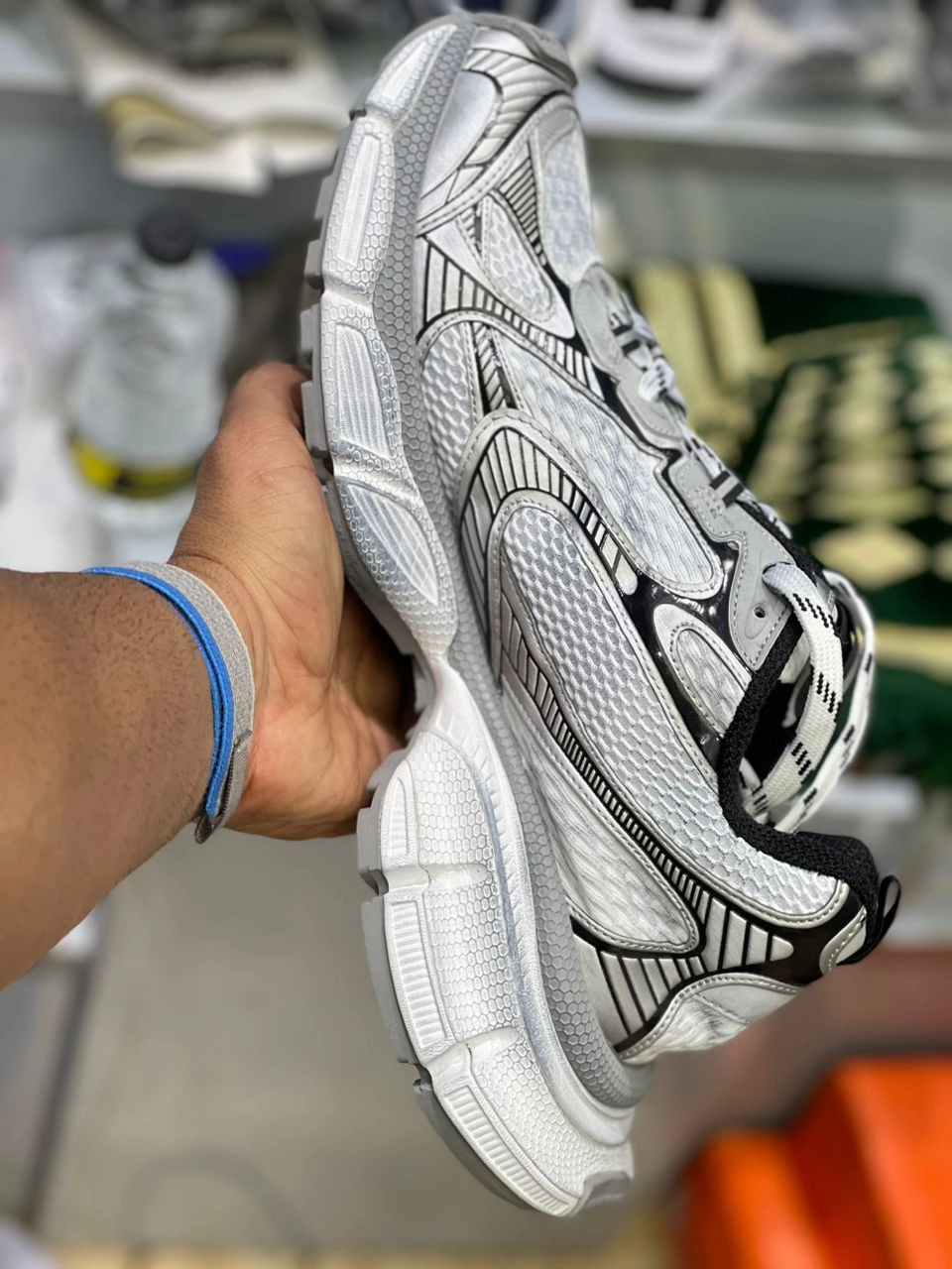 کتونی بالنسیاگا ۳ وارداتی سایز ۴۴تا۴۶ساخت ایتالیا balenciaga 3 xL