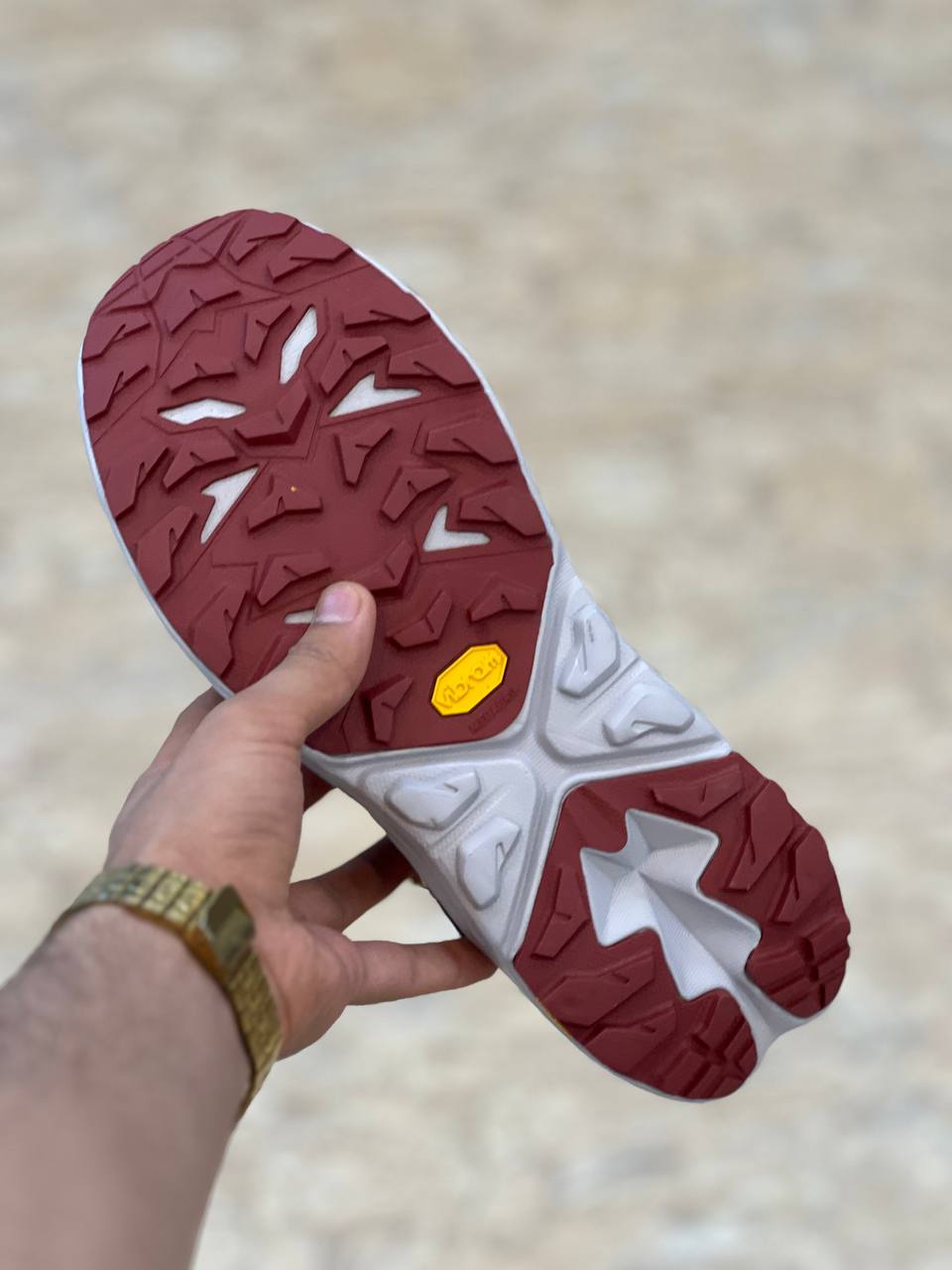 کتونی هوکا ساقدار کاها گورتکس زیره ویبرام سایز ۴۱ تا ۴۵ تنوع در ۲ رنگ جذاب hoka kaha goretex vibram