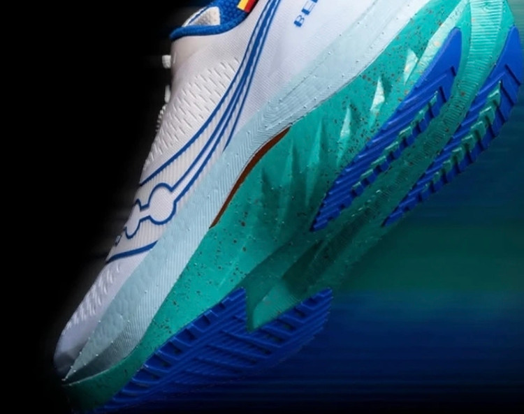 کتونی ساکونی وارداتی ویتنام پایین ترین قیمت در ایران ،تنوع در ۵ رنگ جذاب .Saucony Endorphin Speed 4