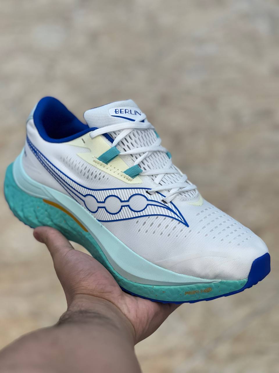 کتونی ساکونی وارداتی ویتنام پایین ترین قیمت در ایران ،تنوع در ۵ رنگ جذاب .Saucony Endorphin Speed 4
