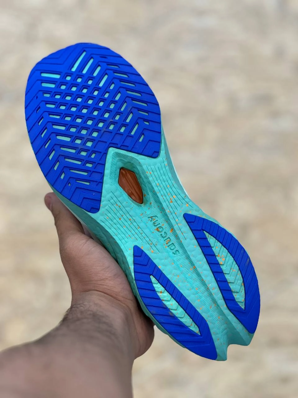 کتونی ساکونی وارداتی ویتنام پایین ترین قیمت در ایران ،تنوع در ۵ رنگ جذاب .Saucony Endorphin Speed 4