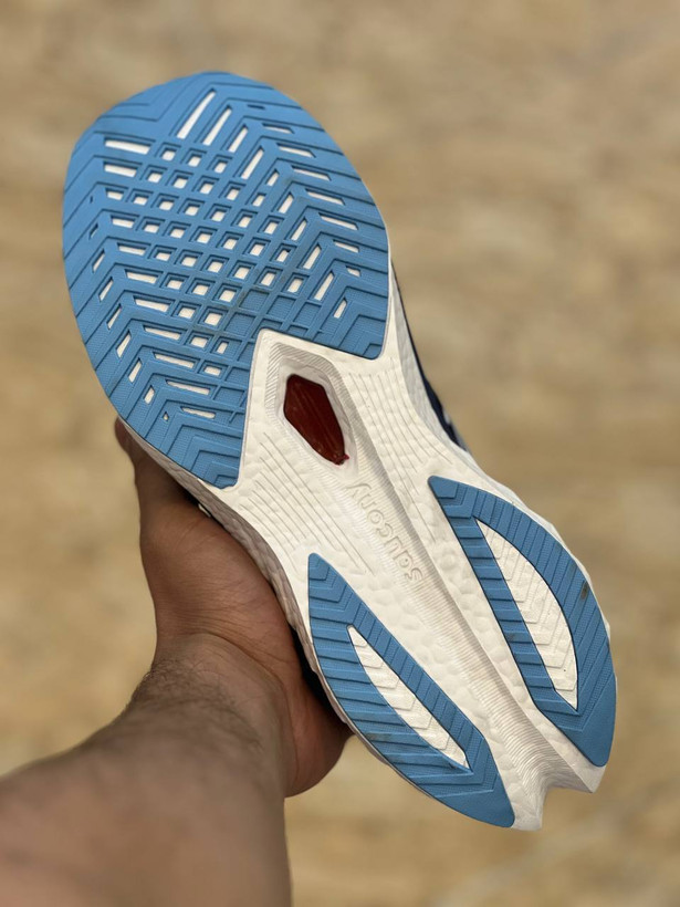 کتونی ساکونیSaucony Endorphin Speed 4 ساخت ویتنام ،فروش بصورت عمده و تک