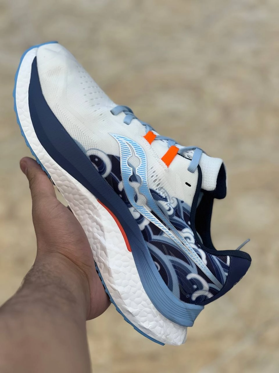 کتونی ساکونیSaucony Endorphin Speed 4 ساخت ویتنام ،فروش بصورت عمده و تک