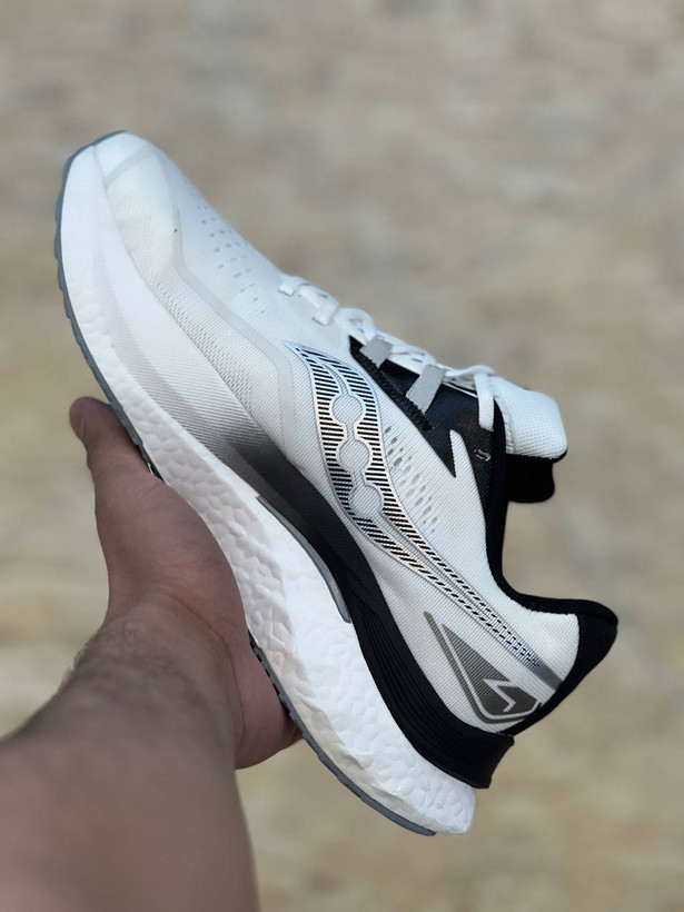 کتونی ساکونی وارداتی ویتنام پایین ترین قیمت در ایران ،تنوع در ۵ رنگ جذاب .Saucony Endorphin Speed 4