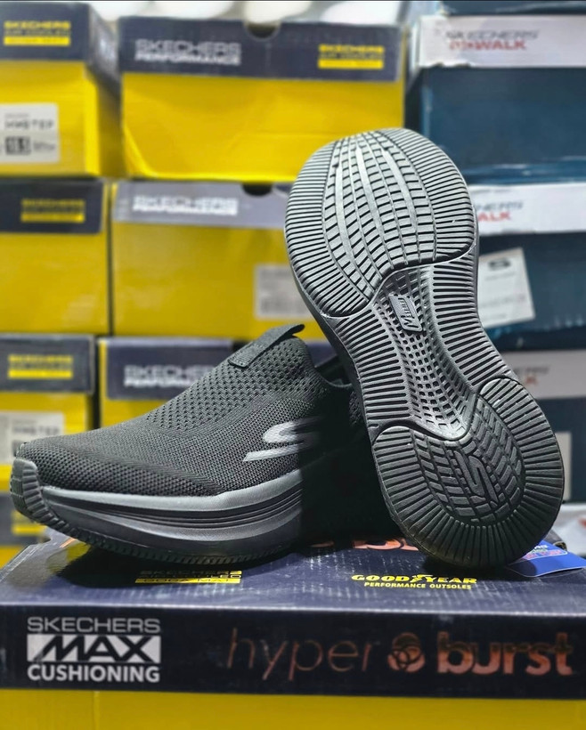 کتونی اسکیچرز وارداتی ویتنام فروش بصورت عمده و تک ، همراه با جعبه بار کد دار ، سایز ۴۰ تا ۴۵ تنوع در ۴ رنگ جذاب skechers Men s Go Run Elevate 2.0